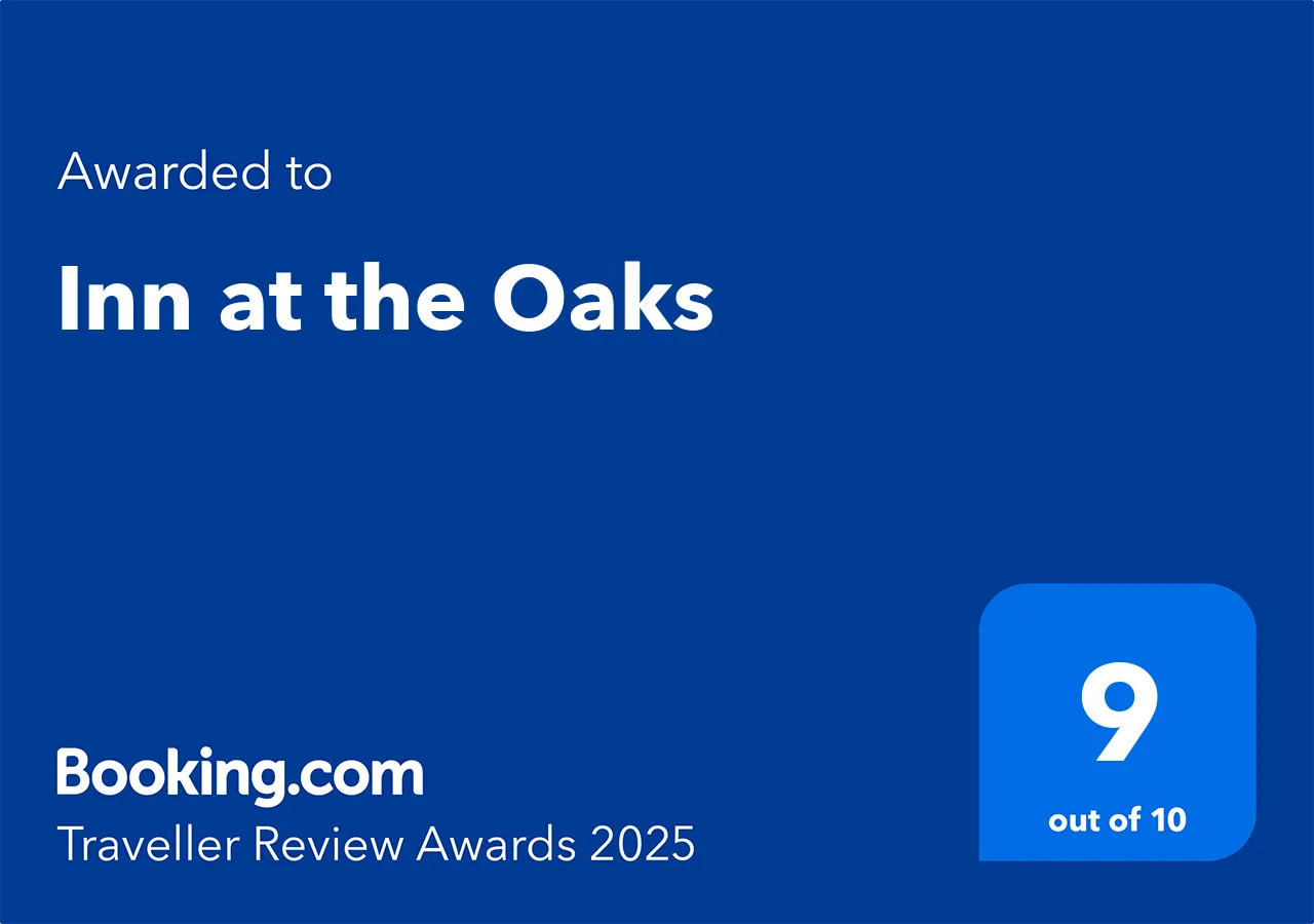 A blue sign that says ' awarded to inn at the oaks ' on it